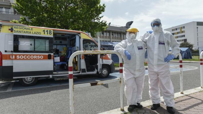 Covid, 882 nuovi casi e 21 decessi in Italia