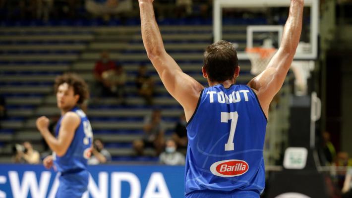 Basket,  impresa Italia: batte la Serbia a Belgrado e vola a Tokyo