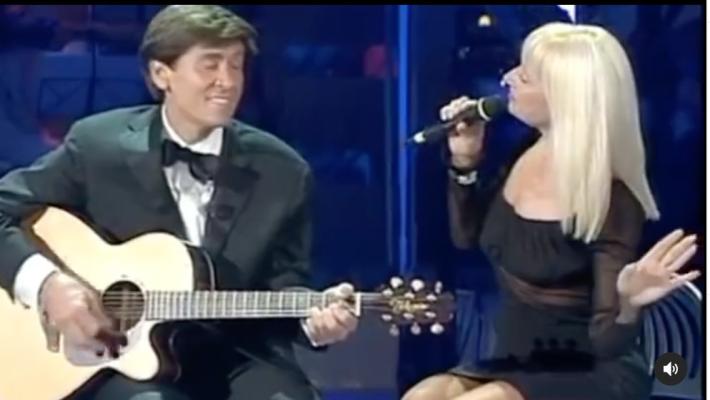 Gianni Morandi ricorda Raffaella Carrà con il video del duetto di "Il mio canto libero" - Video