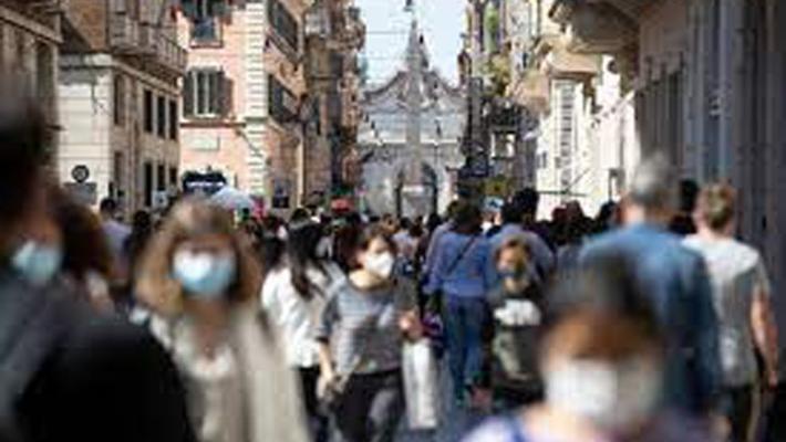 Covid, focolaio a Roma dopo un evento in un locale all'aperto 