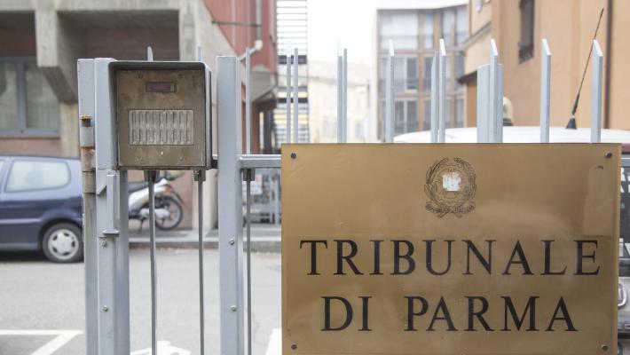 Marito violento si ravvede, l'ex moglie intercede per lui