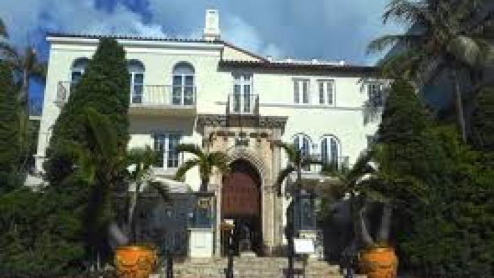 Scoperti due cadaveri nella villa che fu di Versace