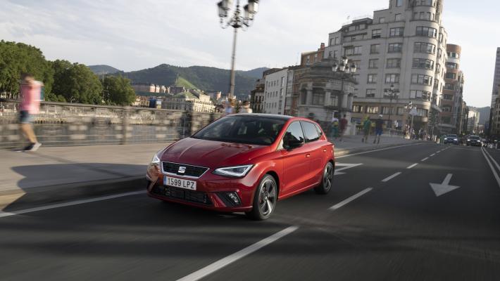 Seat Ibiza stilosa e hi-tech: la city-car spagnola si rinnova