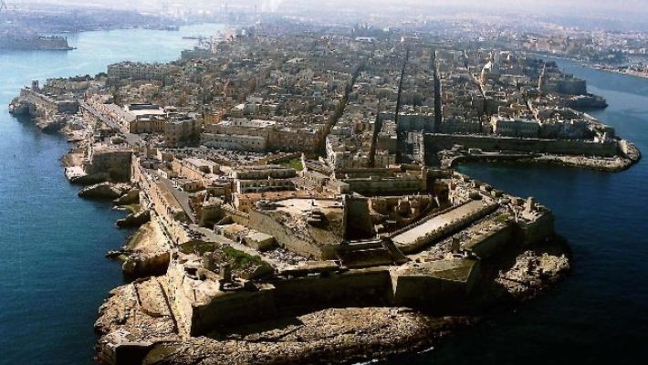Malta, partito il primo volo degli studenti bloccati