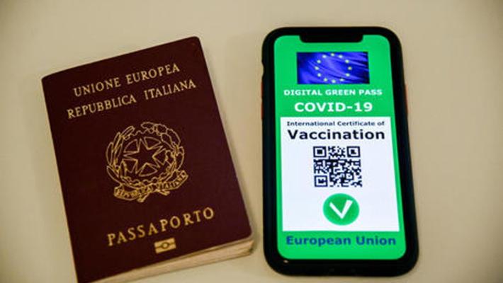 L'obbligo di Green pass, quando cambiano i colori delle regioni, le multe: tutte le nuove regole 