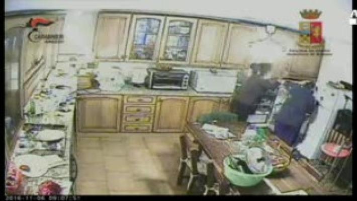 Arancia Meccanica ad Arezzo, fermata coppia di badanti