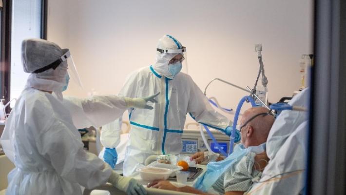 Covid: salgono i nuovi casi  e diminuiscono i decessi