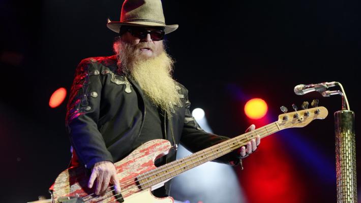 Addio a Dusty Hill, il bassista degli ZZ Top. Aveva 72 anni. Per 50 anni ha suonato con la band