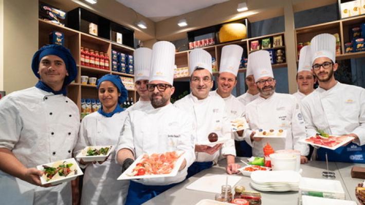 "Cena dei mille" rinviata al 2022