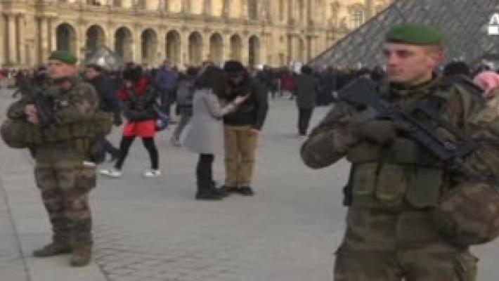 Capodanno, Parigi blindata