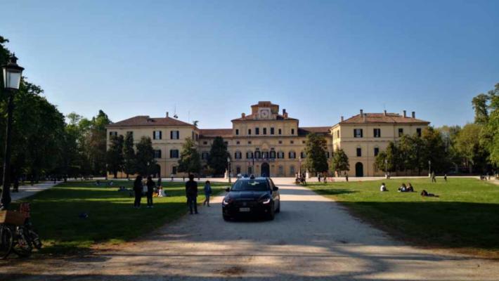 Controlli antidroga al Parco Ducale: denunciato un gambiano, tanti segnalati come assuntori