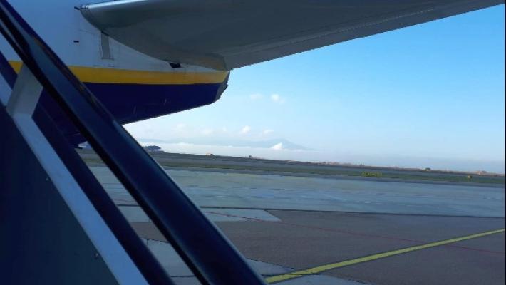 Malore in volo ma sull'aereo viaggiano cinque medici: salvata 60enne 