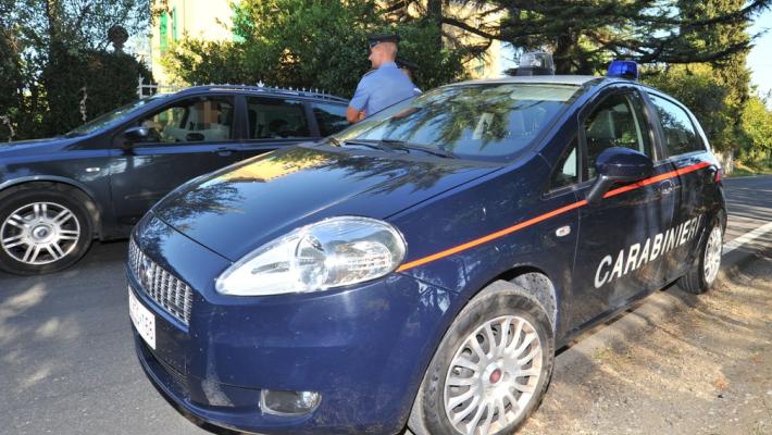 Due minorenni in fuga: i carabinieri li ritrovano in un parco di Felino
