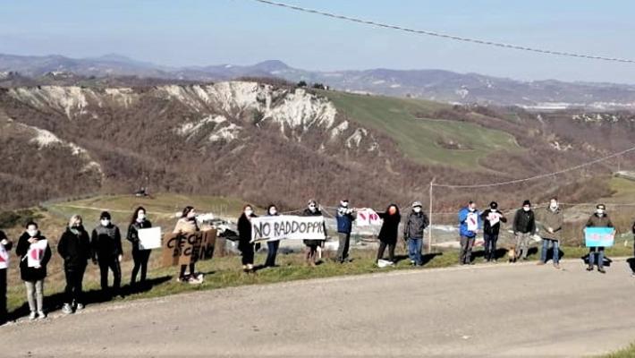 Sopralluogo a Monte Ardone. Il comitato: «Non lasciatevi abbagliare»