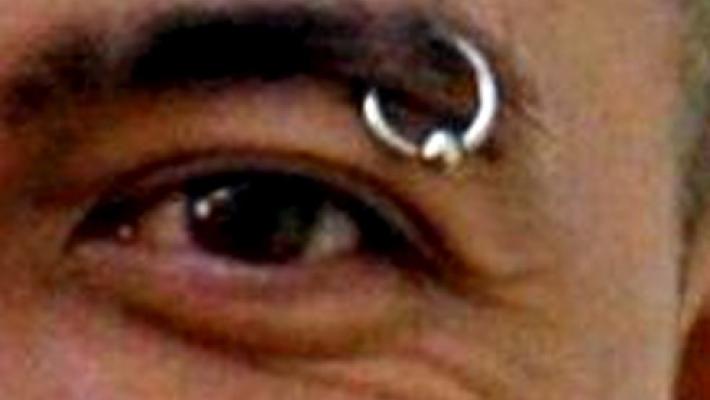 Niente piercing e unghie lunghe : è rivolta degli studenti