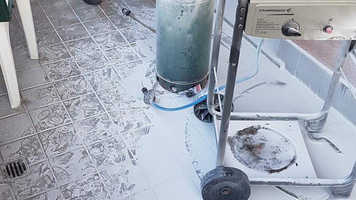 Bombola di gpl in fiamme e a rischio di esplosione: abitazione "salvata" dai carabinieri