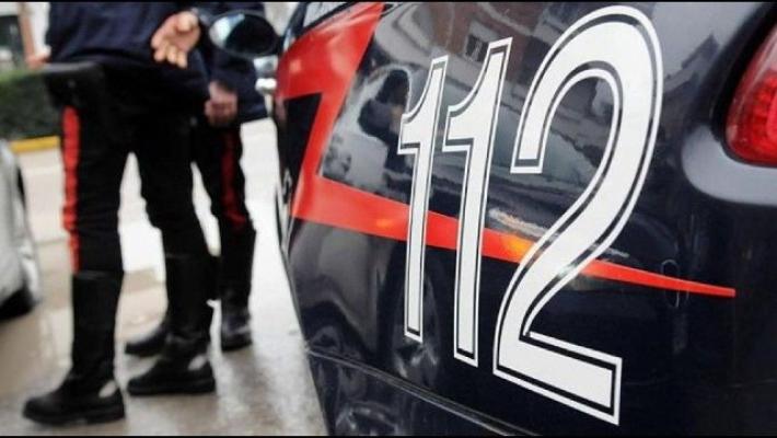 Salsomaggiore, reagisce a un tentativo di rapina: ferito con una coltellata