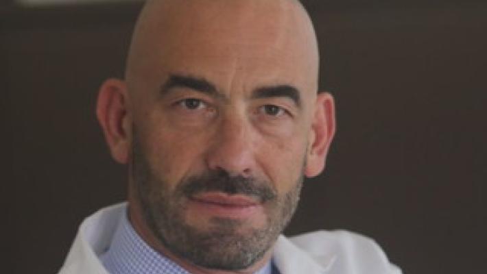 Bassetti, valutare 15 giorni lockdown non vaccinati
