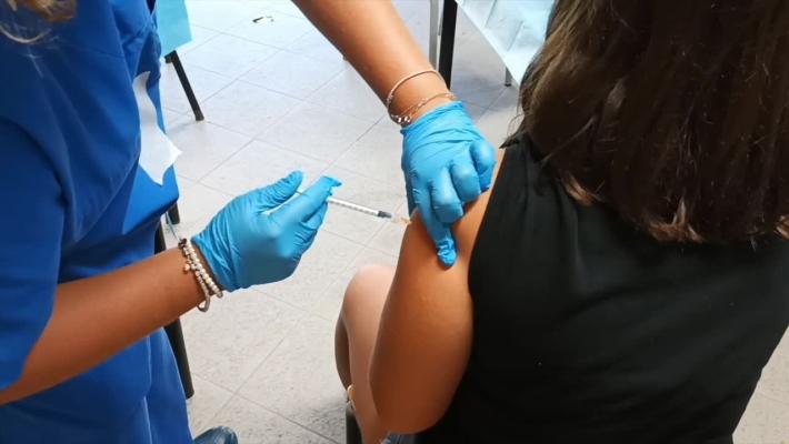 Al via la somministrazione della terza dose per la fascia 16-17 anni e per i fragili della fascia 12-15 anni