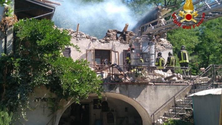 Esplosione in Lunigiana: morto un 88enne, si indaga sulle cause 