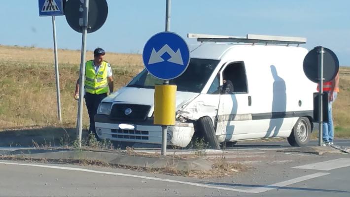 Scontro tra fuoristrada e furgone in via Traversetolo: un ferito 