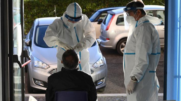 Monitoraggio, le Regioni a rischio moderato salgono da 10 a 17. Rt in lieve diminuzione scende a 0,97