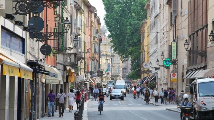 Riaccendere le vetrine spente del centro: aperto il bando da 400.000 euro per le attivit&agrave; economiche