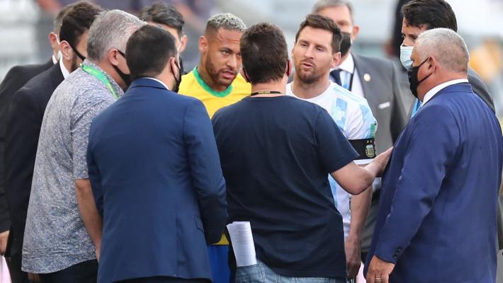 Funzionari sanitari in campo, sospesa la partita Brasile-Argentina