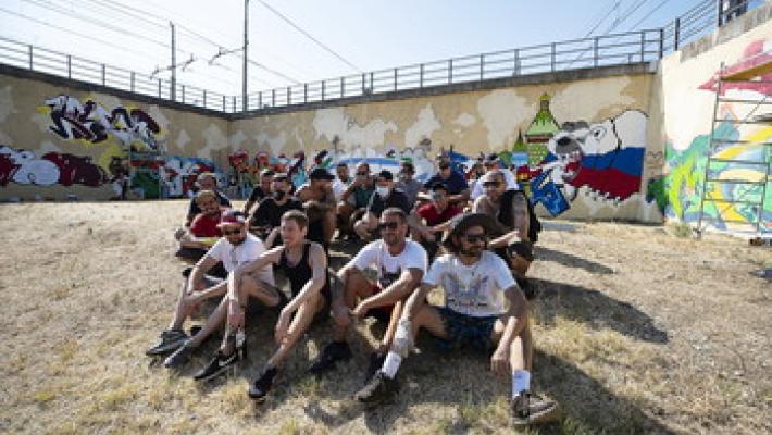   Writer al lavoro per due giorni: finito il murale di via Trieste