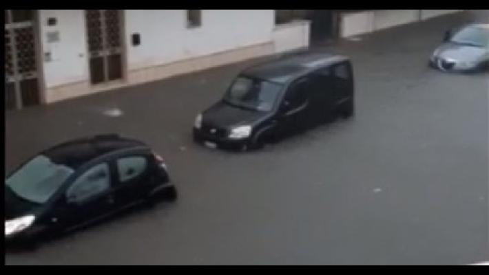 Bomba d'acqua in Salento, strade come fiumi e auto sommerse