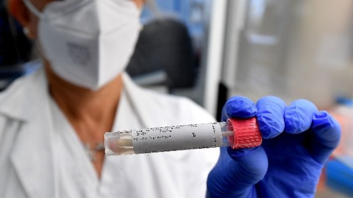 Versilia, si ammala due volte di covid e muore a 49 anni. Doveva fare il vaccino il 5 settembre