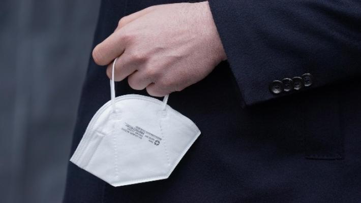 Stop all'uso delle mascherine anche nei reparti con pazienti fragili