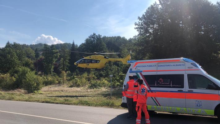 Cade in moto: soccorso dall'elicottero del 118 e trasportato al Pronto soccorso