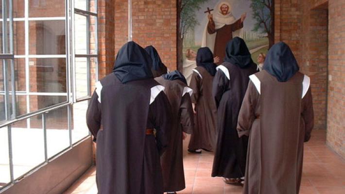 Raid in un convento di clausura durante la notte bianca . Le suore denunciano: "Anche due nudi nel confessionale" 