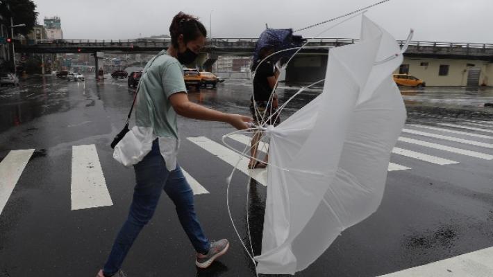 Tifone Chanthu sfiora Taiwan, piogge e alluvioni