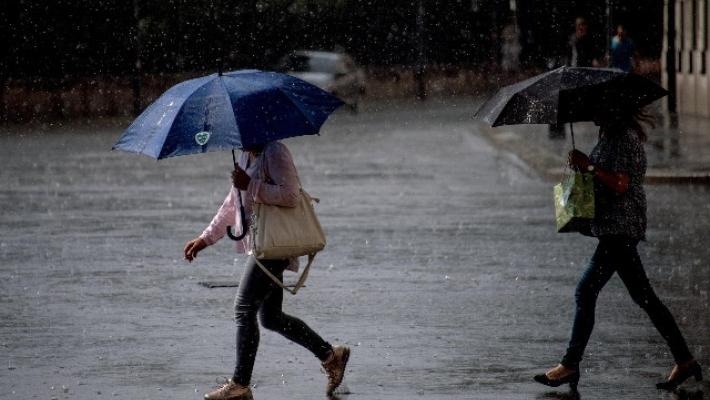 Maltempo in Toscana: scuole chiuse a Carrara, chiusi parchi e pontile a Forte dei Marmi 