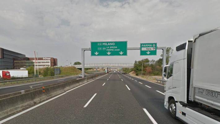 A1, furgone si ribalta nella notte all'altezza di Parma: due feriti, uno è grave