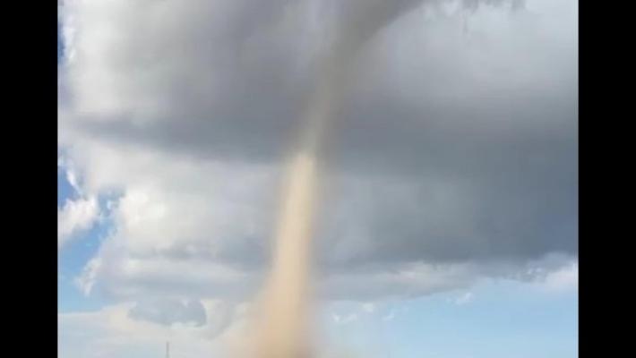 Trombe d'aria sulla Versilia con  vento a 140 km/h