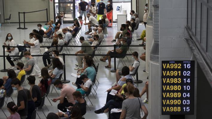 L'Ausl: &laquo;Vaccinazioni in aumento. In fila ora anche i no vax&raquo;