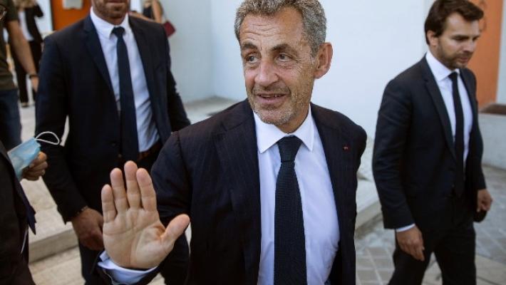 Sarkozy condannato: porter&agrave; il braccialetto elettronico