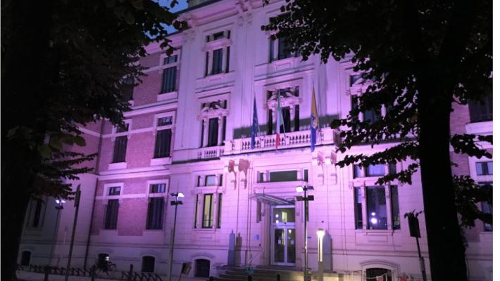Palazzo Giordani illuminato di rosa contro il cancro al seno