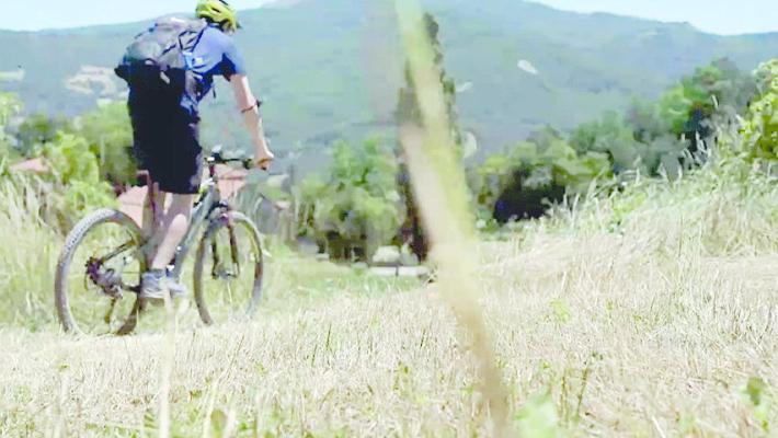 Troppe e-bike sui sentieri. Arrivano nuove regole?