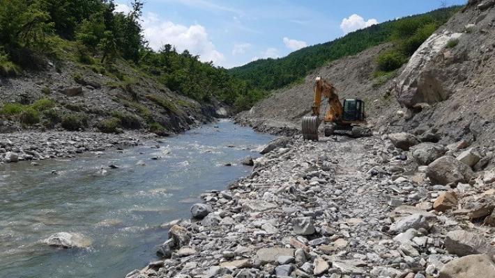Berceto, il letto del torrente Baganza liberato dai detriti della frana