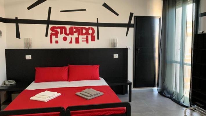 Vacanza in hotel a un euro a notte? Sì, ma in diretta streaming