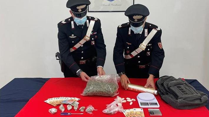 Uno girava con le dosi al Parco Ducale, l'altro teneva la droga in casa in Oltretorrente: due pusher in manette