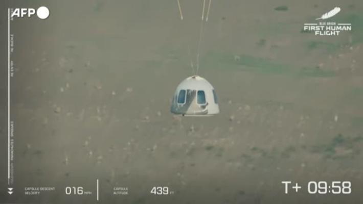 Atterra la  capsula Blue Origin, volo riuscito per Capitan Kirk