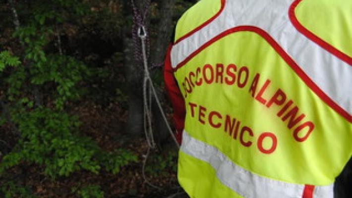 Incontrano i lupi e  chiamano il 118 ma rientrano in albergo mentre i soccorritori continuano a cercarli