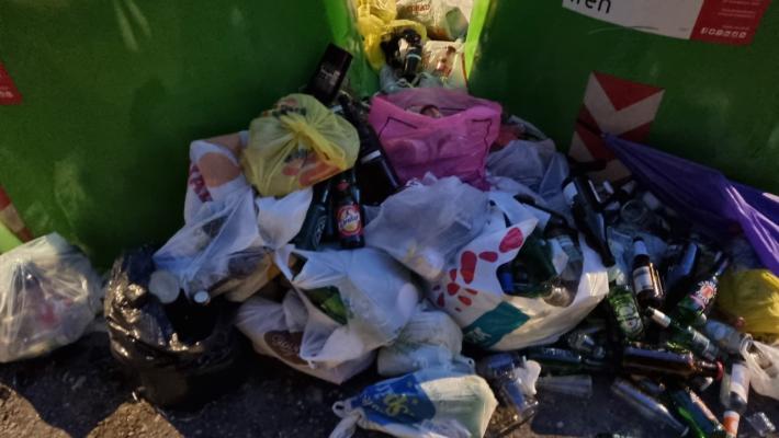 Un gazzareporter: "Da giorni in via Mascagni i rifiuti sono messi così"