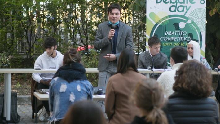 Meglio il Green pass o l'obbligo di vaccino? Sfida di debate tra i ragazzi