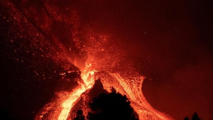 Eruzione Canarie: oggi è un mese di attività del vulcano